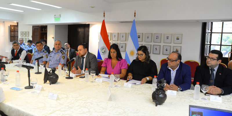 Paraguay y Argentina analizan cooperación en el transporte internacional terrestre