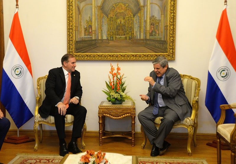 Ministro de Relaciones Exteriores recibe la visita del Representante Residente del IICA en Paraguay