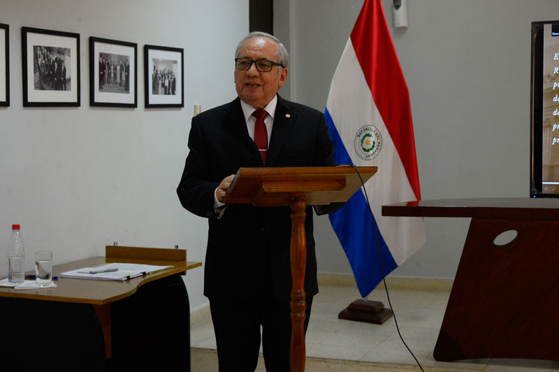 Ministro Hernando Arteta realizó la defensa pública de su investigación para ascender en el escalafón diplomático