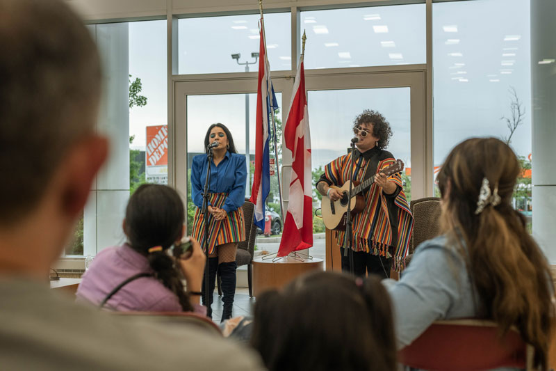 Embajada del Paraguay en Canadá acompañó la gira del grupo musical paraguayo  Purahéi Soul