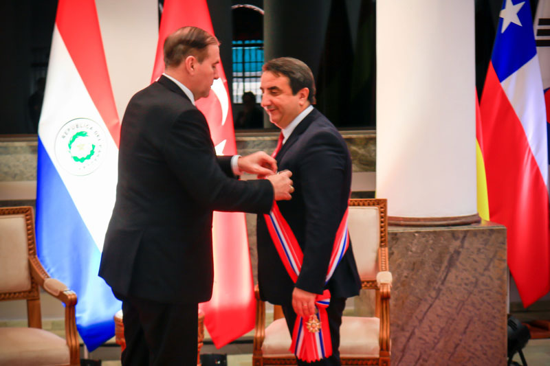 Ministro de Relaciones Exteriores condecoró con la Orden Nacional del Mérito en el Grado de Gran Cruz a Embajador de la República de Tûrkiye