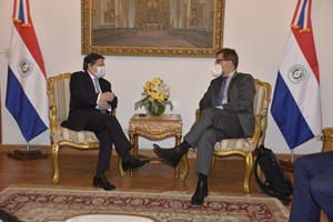 Canciller Acevedo recibió el saludo protocolar del embajador del Uruguay en Asunción