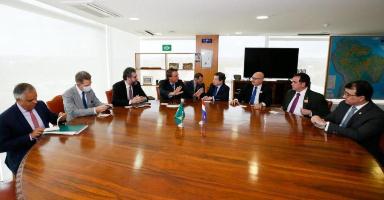 Canciller realizó un saludo protocolar al presidente Bolsonaro