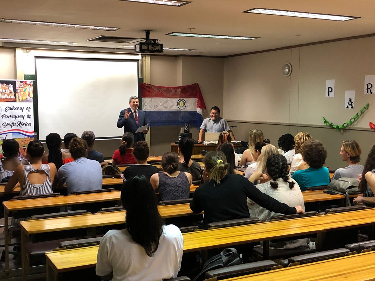 Embajada en Sudáfrica difunde la cultura paraguaya en universidad de Pretoria 