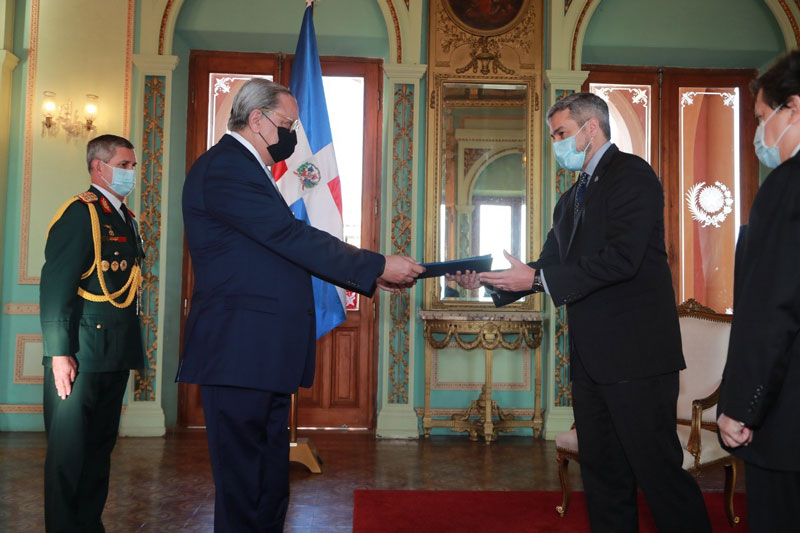 Presidente Abdo recibió las Cartas Credenciales del nuevo embajador de República Dominicana 