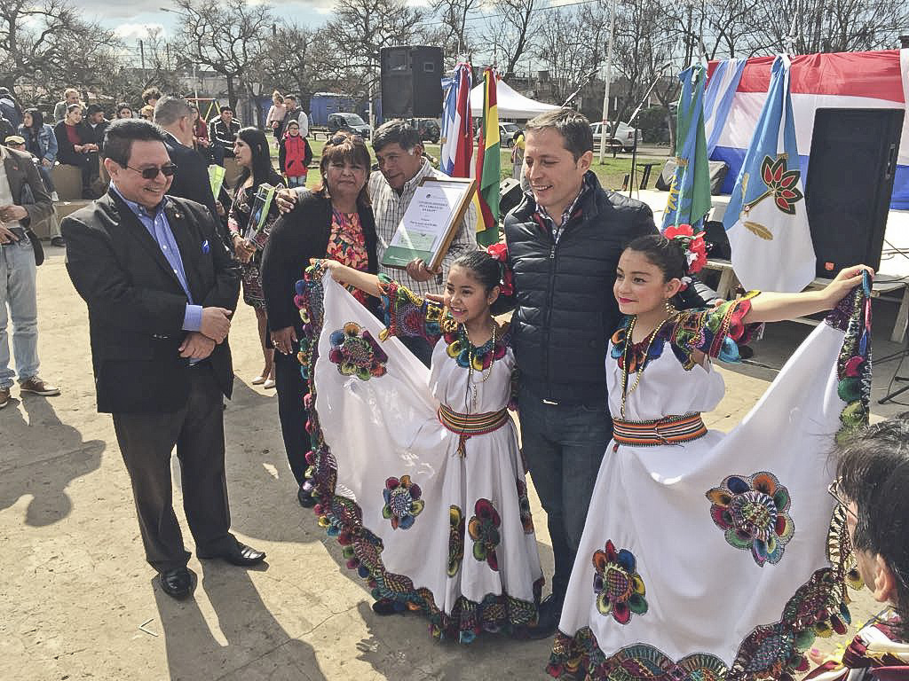  Embajador Vera Cáceres participó en un acto por el Día del  Inmigrante