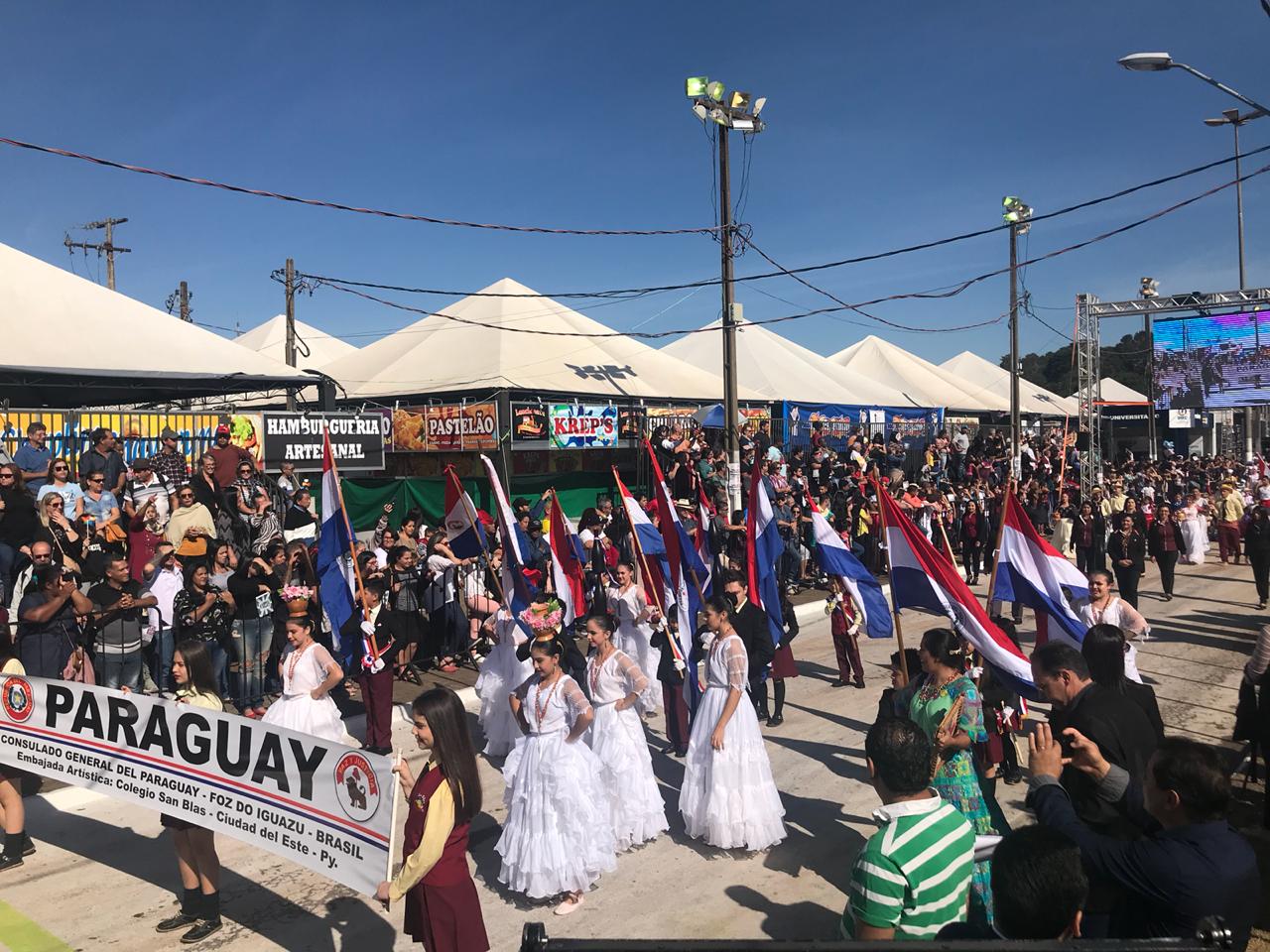 Consulado en Foz de Iguazú participa de la celebración por los 105 años de la ciudad