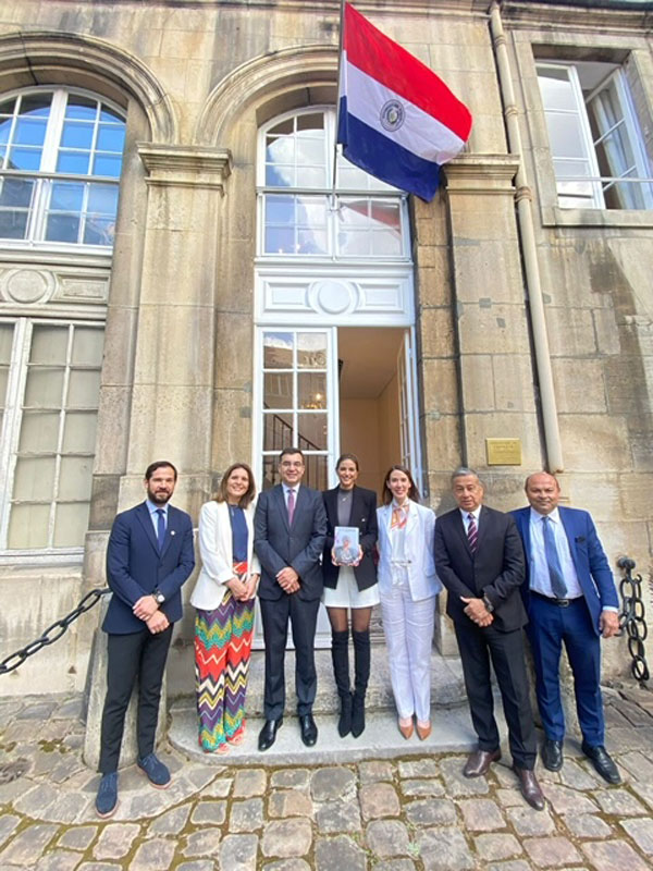 Embajada de Paraguay en Francia fue sede de presentación de libro “Creo – El primer paso para crear es creer”