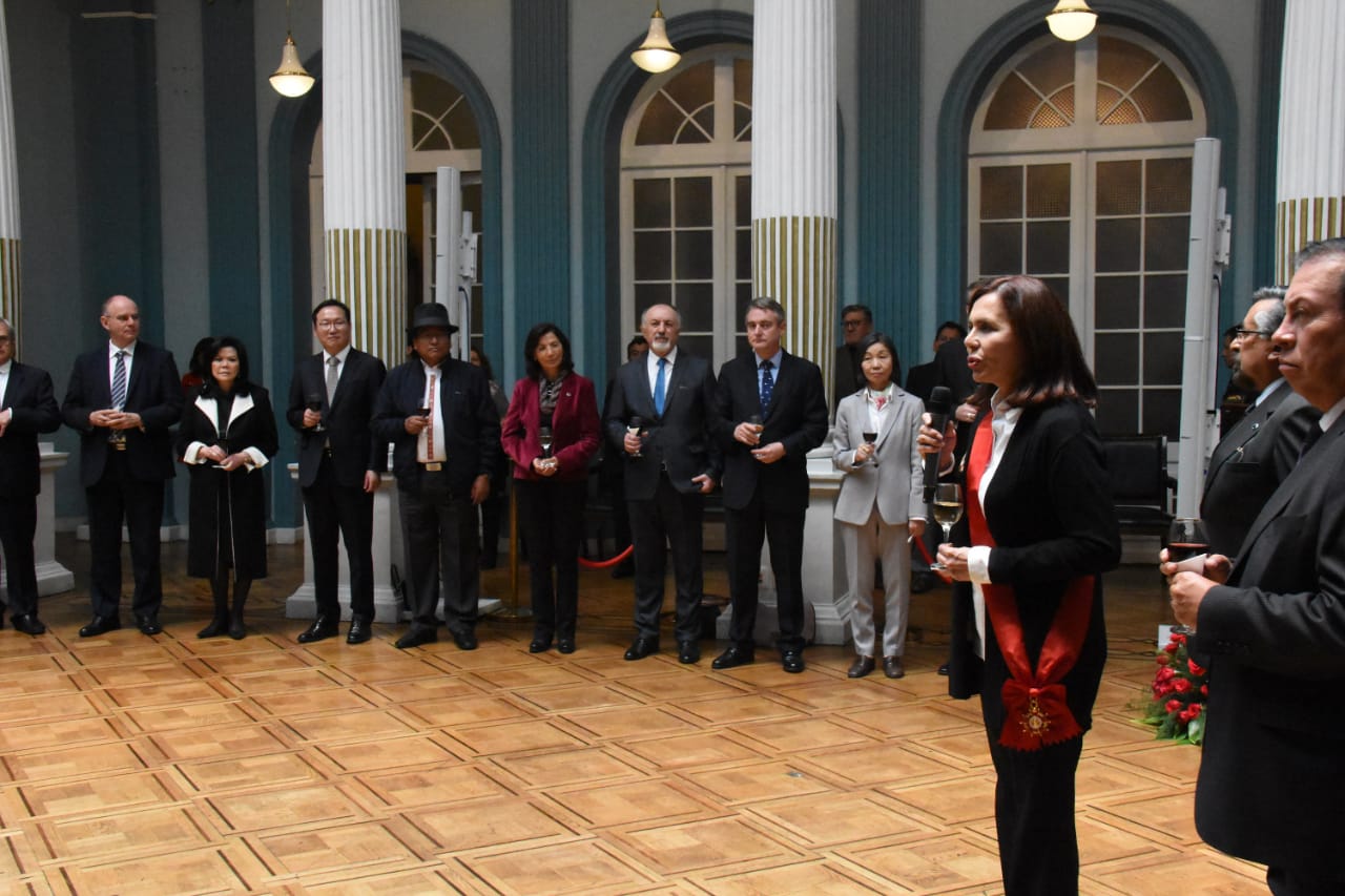 Embajadora en Bolivia saludó a nueva canciller y hará lo mismo con la presidenta interina Añez el próximo lunes