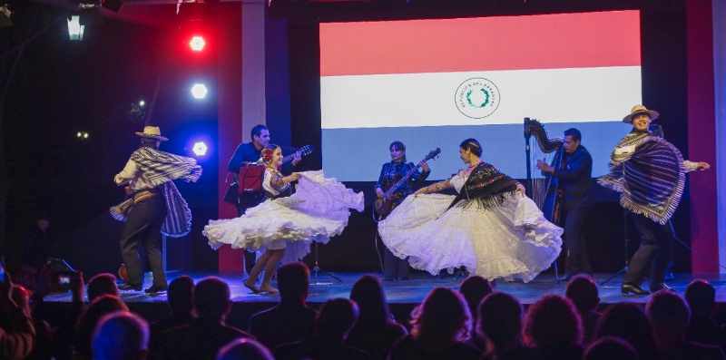 Con música y danza conmemoran la independencia del Paraguay en Brasilia