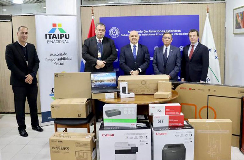 Cancillería Nacional recibió equipos informáticos de la ITAIPÚ Binacional