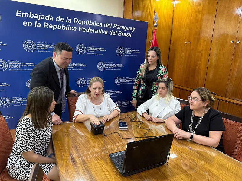 Embajada en Brasilia implementa equipos biométricos para expedición de pasaportes electrónicos consulares
