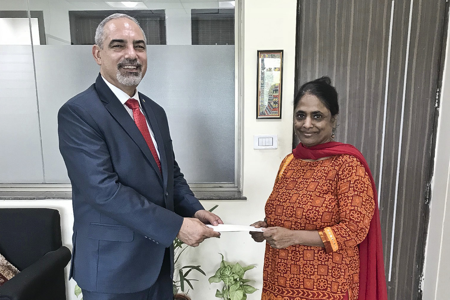Embajador de Paraguay en India realizó visita de Cortesía a la Directora de la División para América Latina y el Caribe