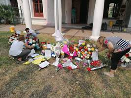 Connacionales residentes, descendientes y ciudadanos de Resistencia desagraviaron con flores ataque a Consulado