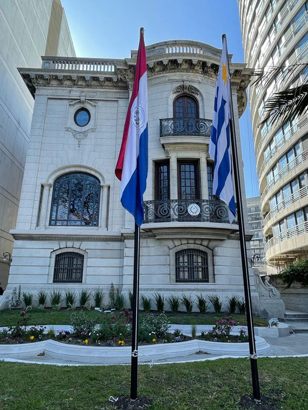 Mandatario viaja a Uruguay para presidir junto a su homólogo Lacalle Pou la rehabilitación de la sede de la embajada en Uruguay