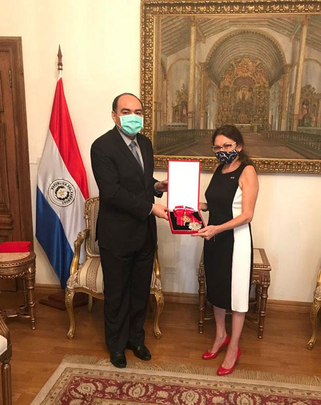 Gobierno del Paraguay condecoró a la embajadora de Francia en reconocimiento a su notable gestión