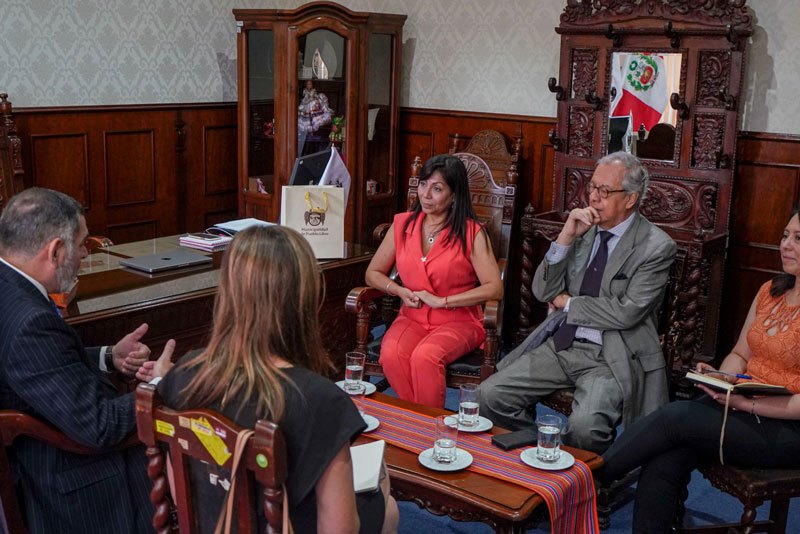 Embajador de Paraguay en Perú se reúne con Alcaldesa de Pueblo Libre, en el marco de la organización para celebrar los 165 años de relaciones diplomáticas