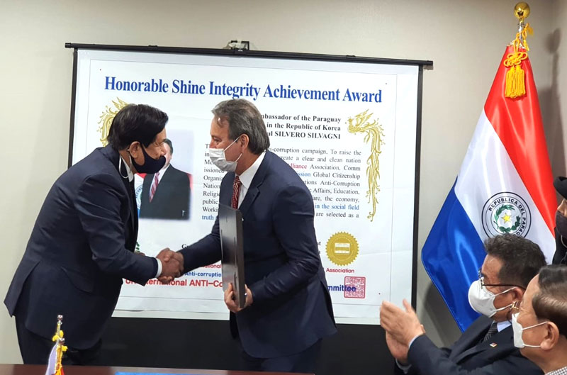 Embajador Silvero recibió el Premio a la Integridad, en Corea 