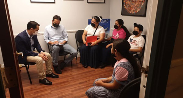 Consulado General en Miami brinda atención integral a migrantes paraguayos 
