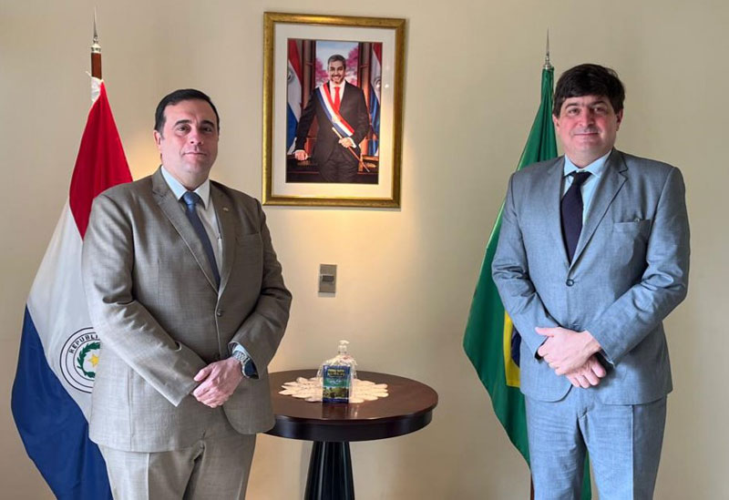 Embajador en Brasil y representante del IICA dialogaron sobre cooperación técnica en agricultura
