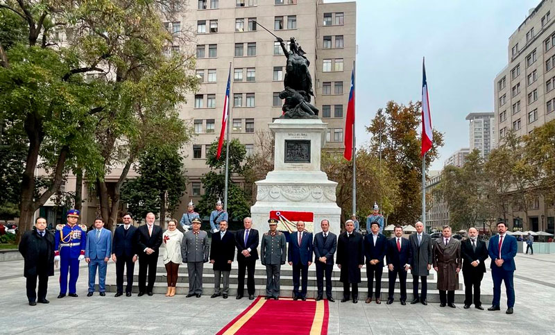 Solemne acto en Santiago, Chile, por los  212 años de nuestra independencia nacional