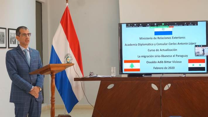 La migración sirio-libanesa al Paraguay fue tema de defensa de tesis de futuro embajador