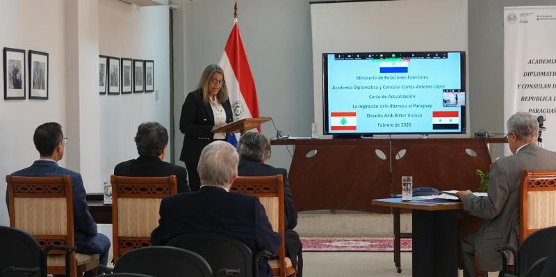La migración sirio-libanesa al Paraguay fue tema de defensa de tesis de futuro embajador