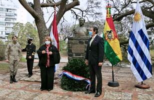 Inusual ofrenda en Montevideo en homenaje a la Paz del Chaco