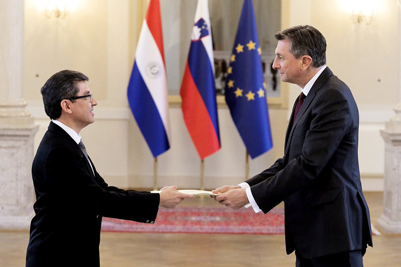 Embajador Juan Francisco Facetti entregó sus Cartas Credenciales al presidente de Eslovenia
