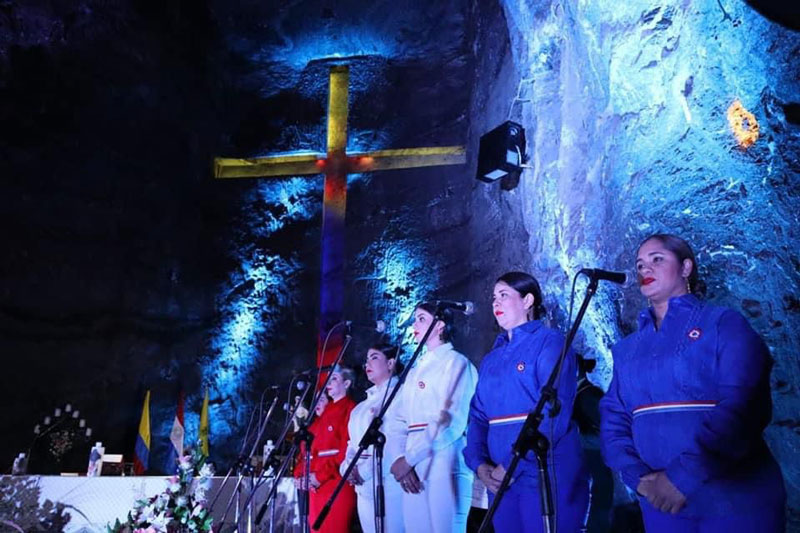 Imagen de la Virgen de Caacupé fue entronizada en la Catedral de Sal de Zipaquirá, Colombia, en una emotiva ceremonia 