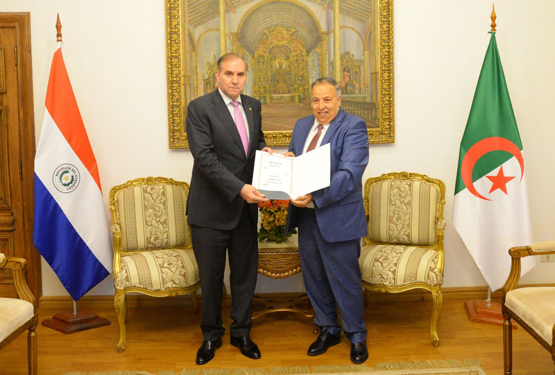 Canciller nacional recibió copias de Cartas Credenciales de embajador de Argelia