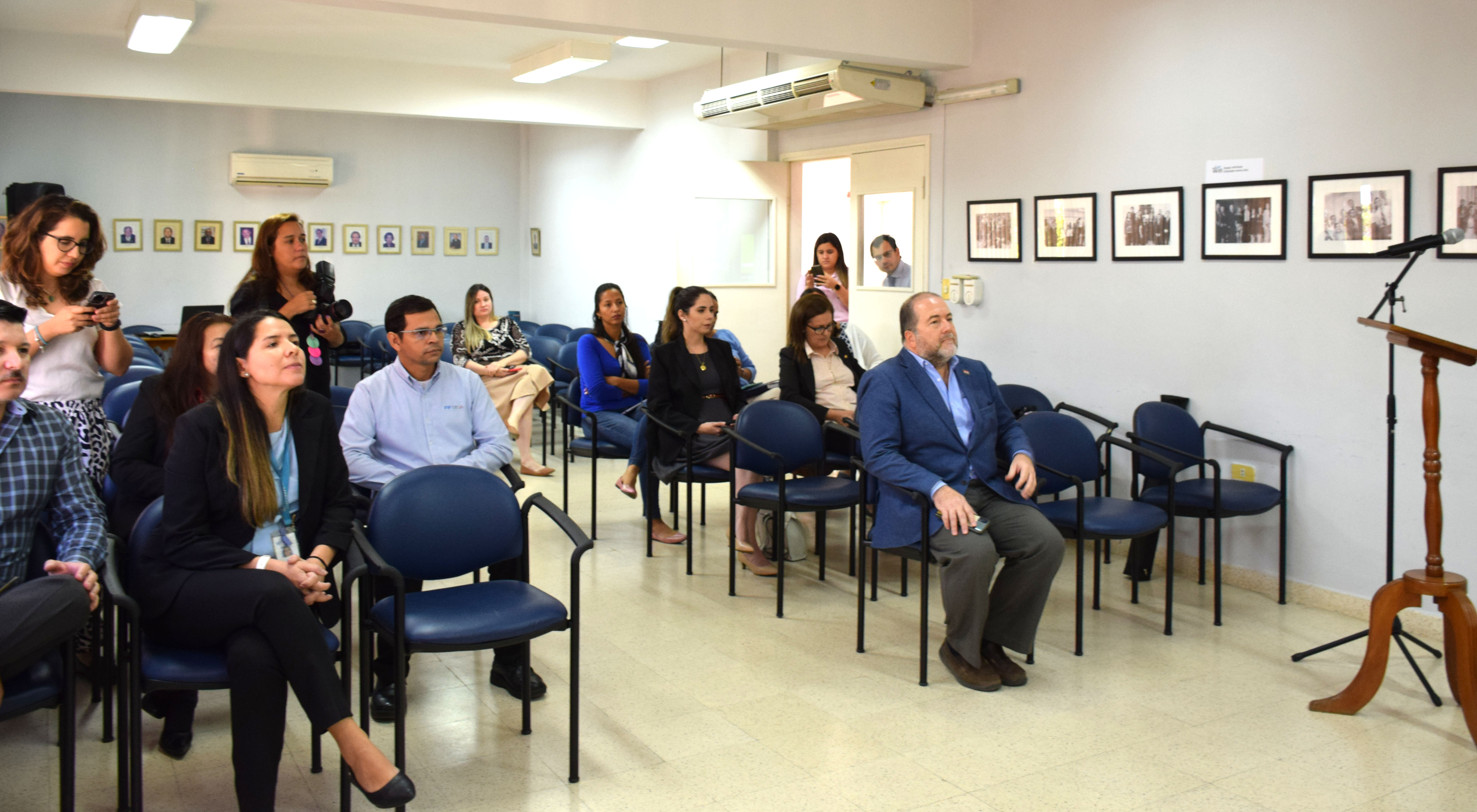 Participantes de la Charla.jpg