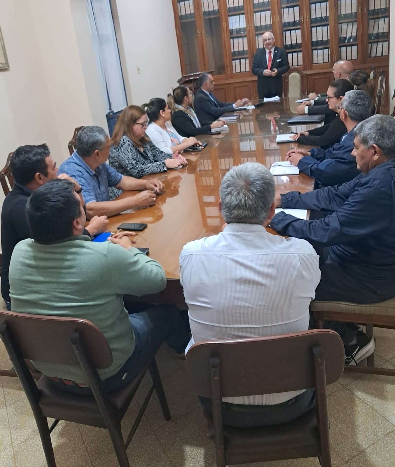 Reunion_con_funcionarios_de_la_CNDL.jpeg