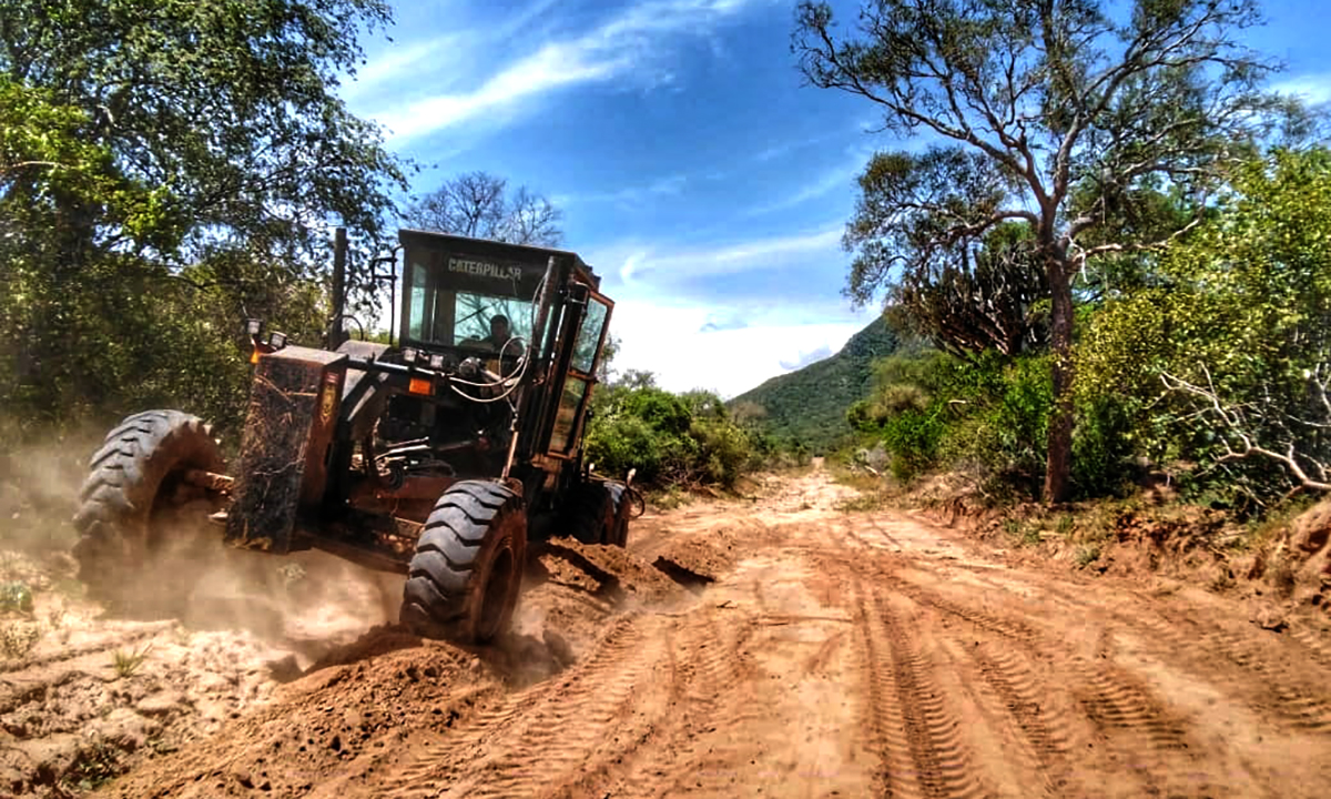 MOPC-FRONTERA-CON-BOLIVIA-LIMPIEZA-DE-HITOS.jpg