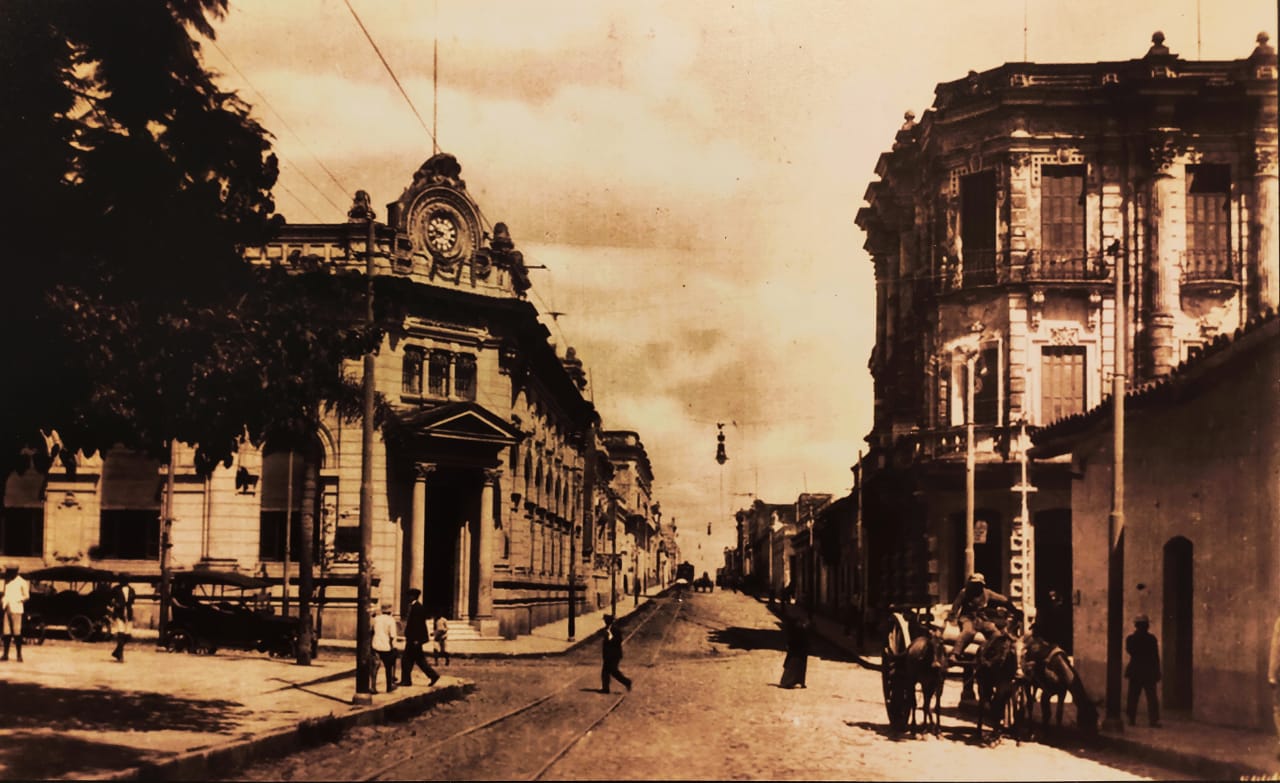 Palacio Alegre, esquina de las calles Chile y Palma