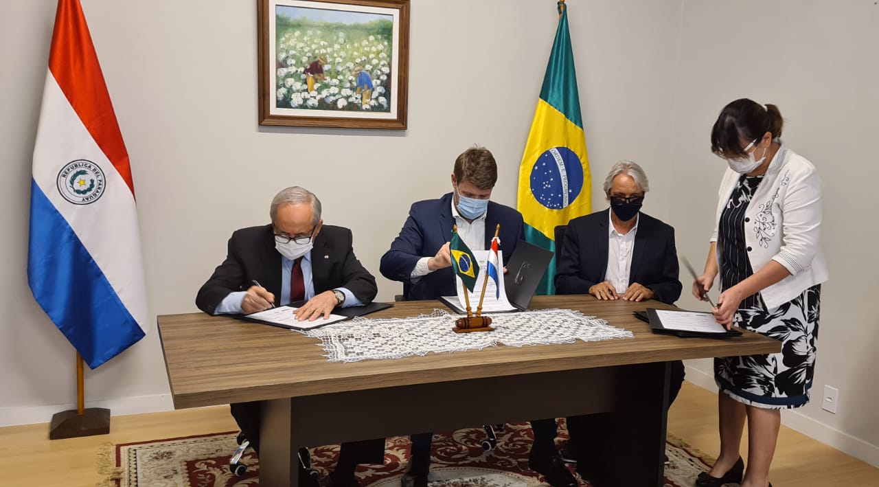 Firma de Memorando de entendimiento entre Consulado General del Paraguay en Río de Janeiro y la Secretario de Estado de Turismo