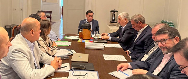Canciller_reunion_con_embajador_y_consules.jpg