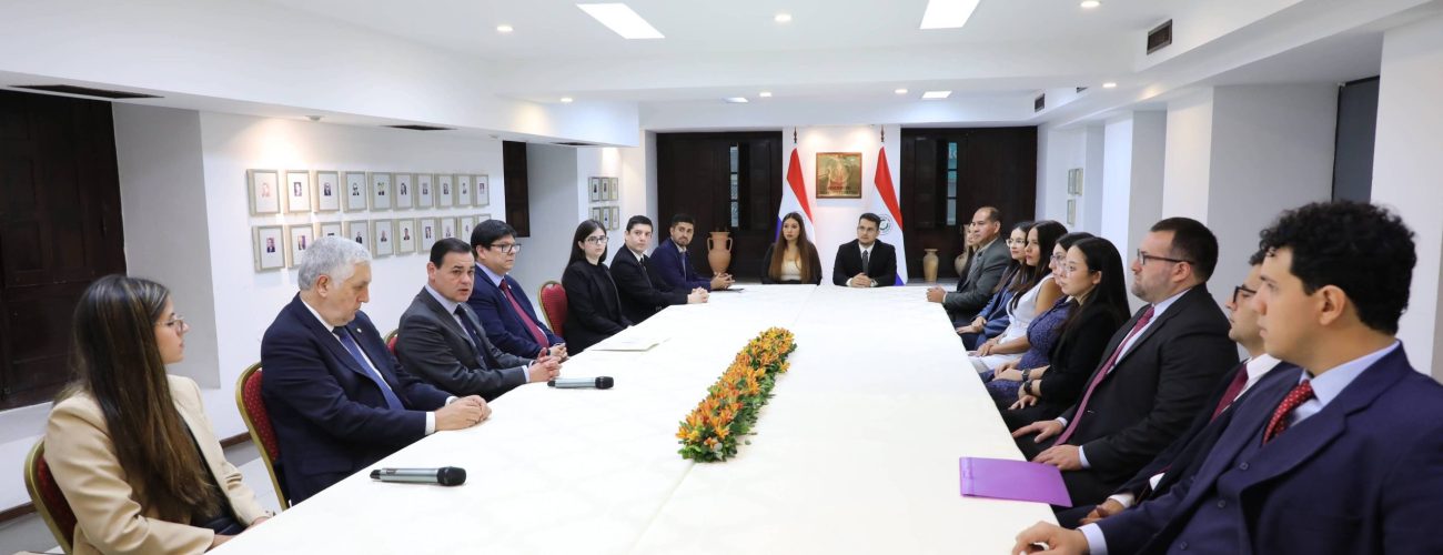 Canciller dio la bienvenida a nuevos terceros secretarios de la Academia Diplomática
