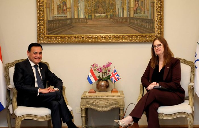 Reunión del canciller con la embajadora de Reino Unido