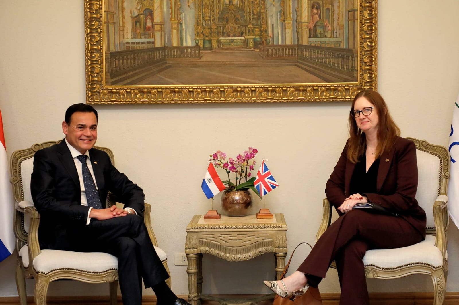 Reunión del canciller con la embajadora de Reino Unido