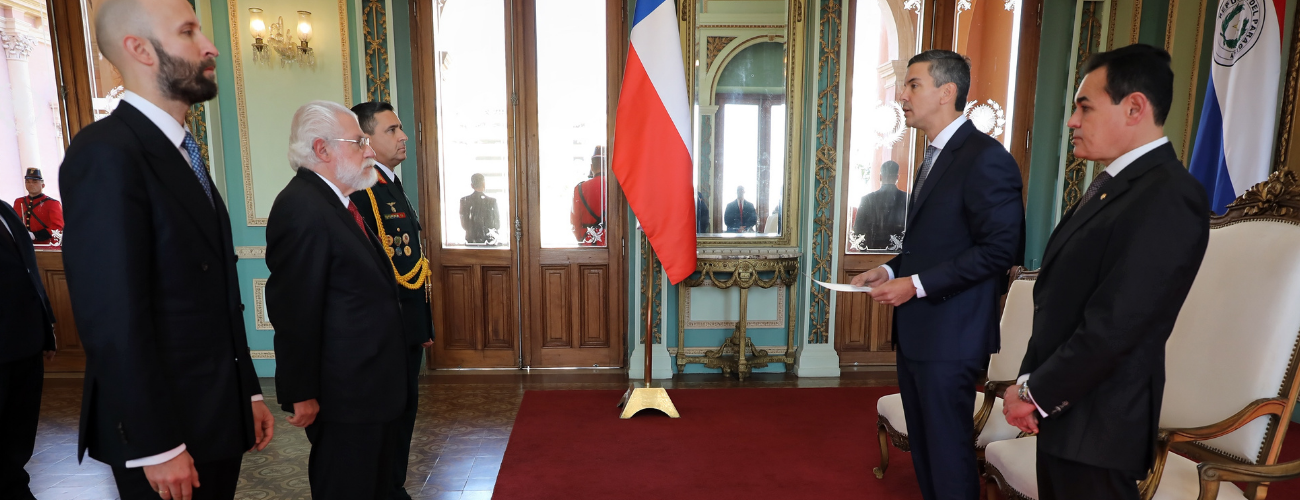Presidente recibe cartas credenciales del nuevo embajador de Chile